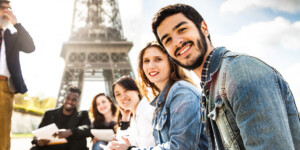 Comment l&rsquo;immersion culturelle favorise l&rsquo;apprentissage naturel et intuitif 